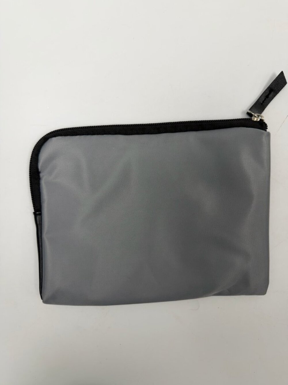 Tumi for Delta Travel Case Makeup Bag Women’s Grey - Picture 7 of 9